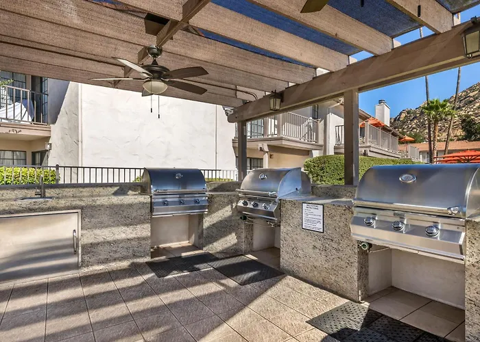 Hotel with Tennis: Riviera Oaks Resort